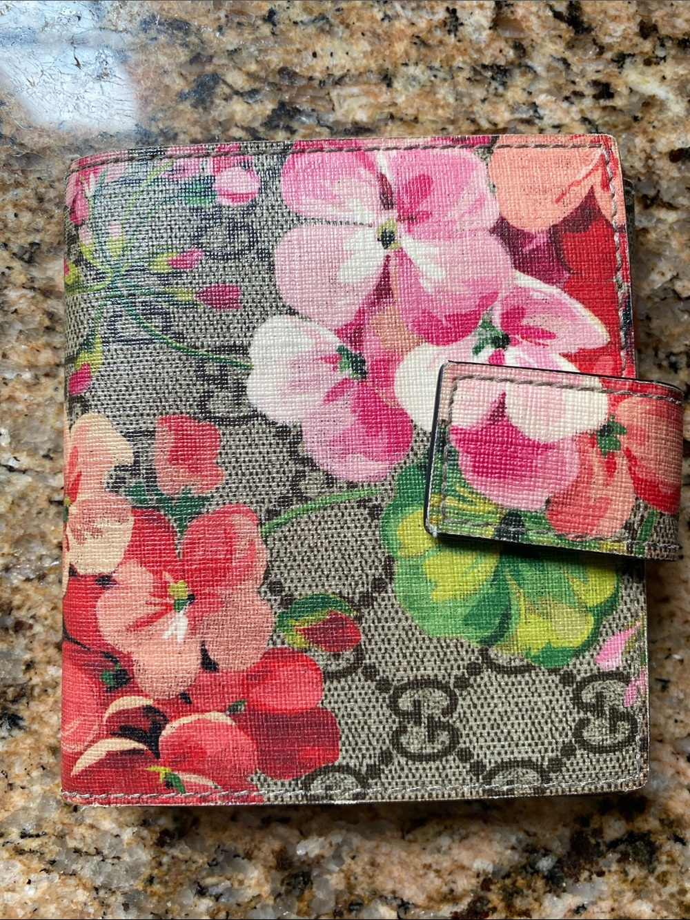 Gucci GG Supreme Blooms Wallet